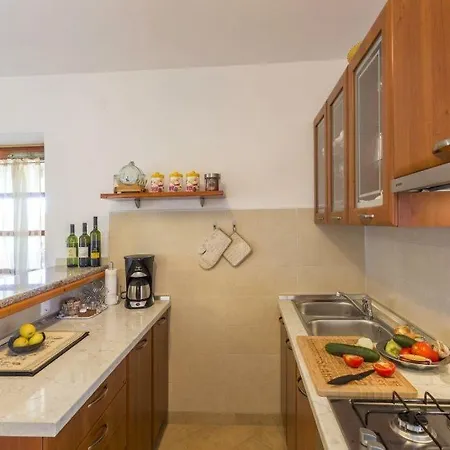 House Matija With A Pool 펜션 Svetvinčenat