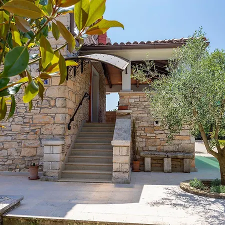 House Matija With A Pool * Svetvinčenat