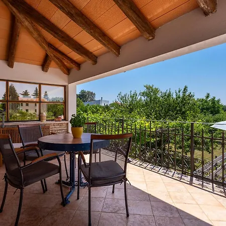 House Matija With A Pool Svetvincenat