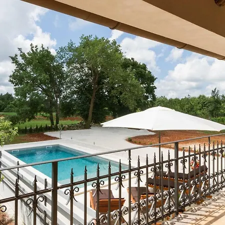 House Matija With A Pool * Svetvinčenat