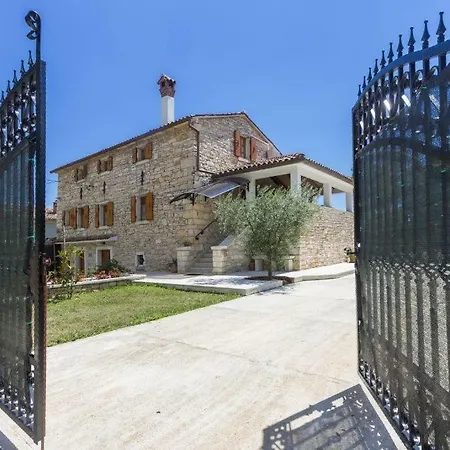 House Matija With A Pool * Svetvinčenat